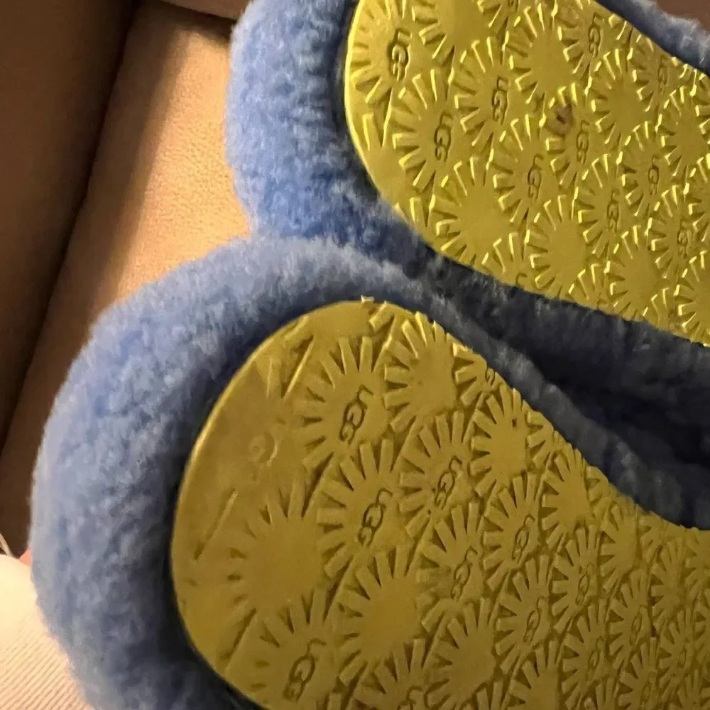 Ugg slippers girls 6
